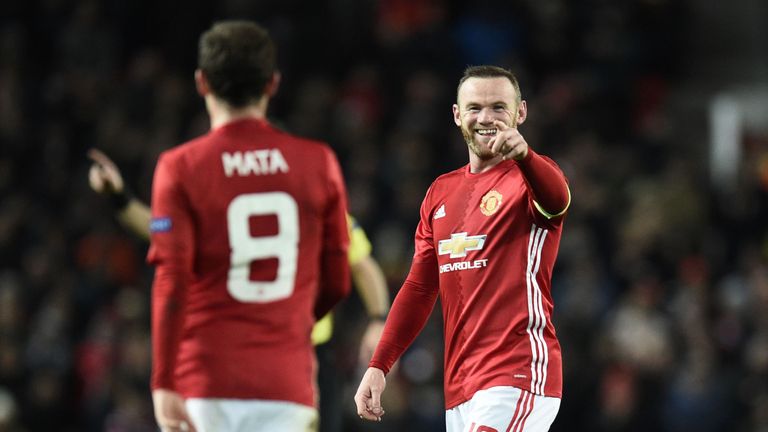 Manchester United's English striker Wayne Rooney (R) celebrates after Manchester United's Spanish midfielder Juan Mata