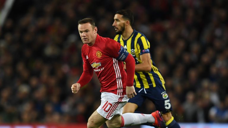 MANCHESTER, ENGLAND - OCTOBER 20:  Wayne Rooney of Manchester United is pursued by Mehmet Topal of Fenerbahce during the UEFA Europa League Group A match b