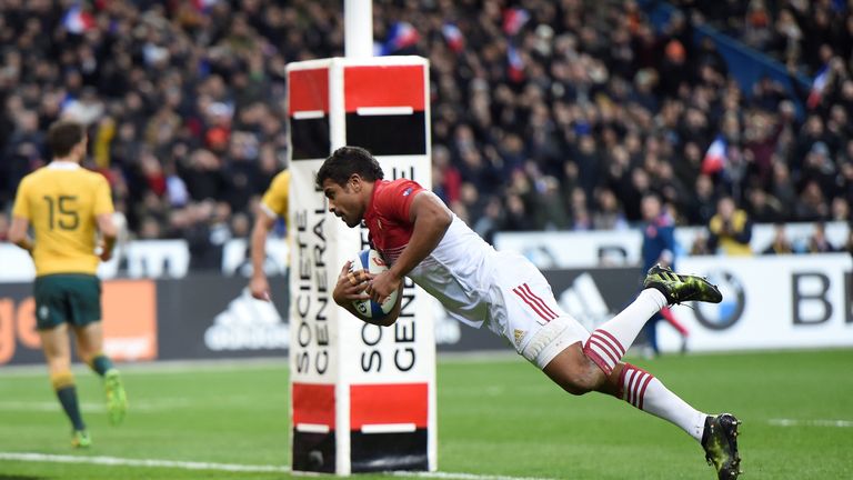 France's centre Wesley Fofana scores