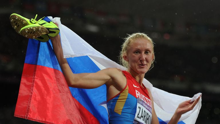 Yuliya Zaripova celebrates after winning the gold medal in the Women's 3000m in London