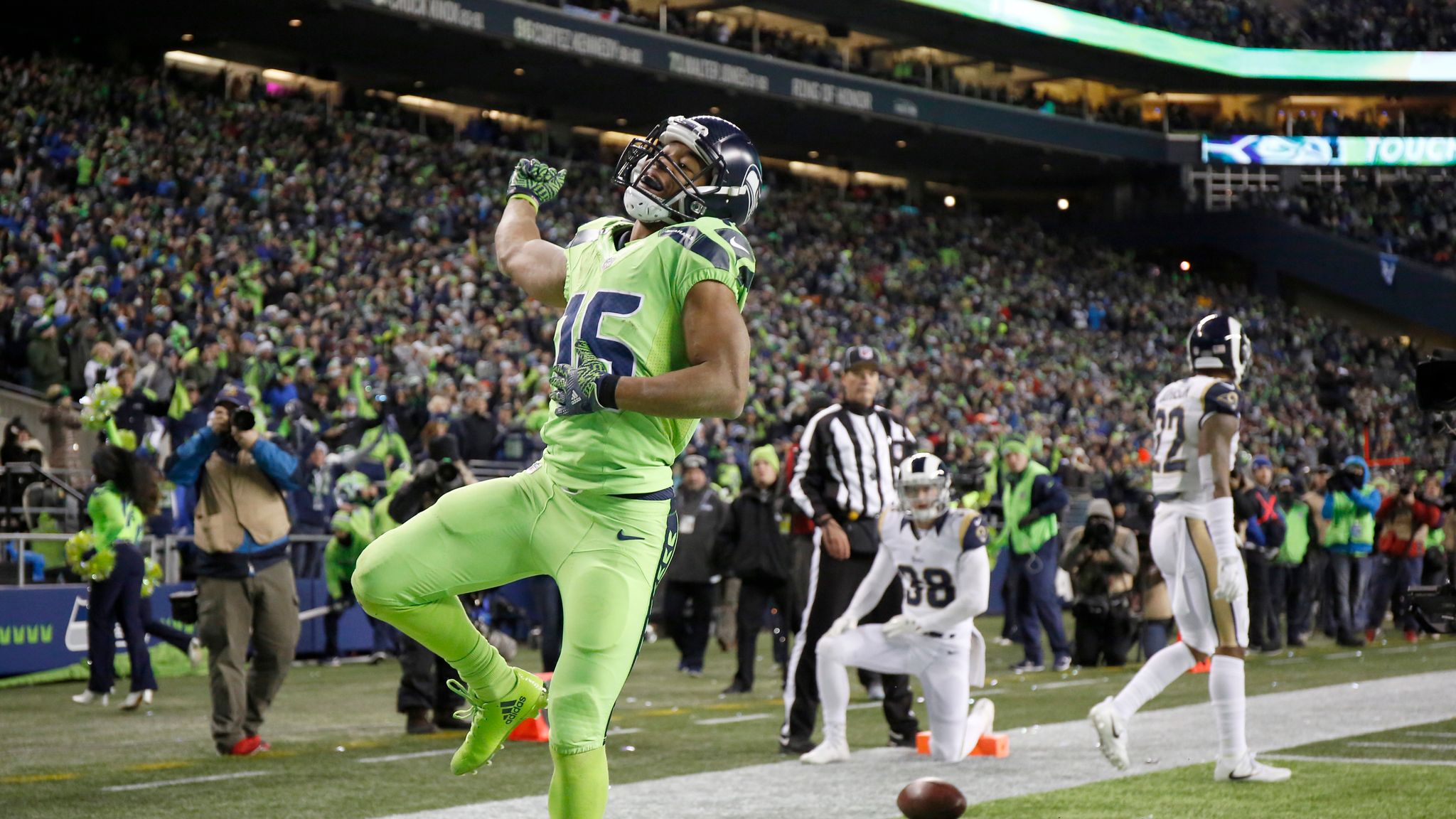 Seahawks take NFC West title with 24-3 win over Rams