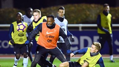Image of Steve Mandanda (C) was injured during a training session with France last month 
