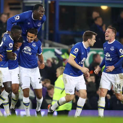 Everton comeback stuns Arsenal