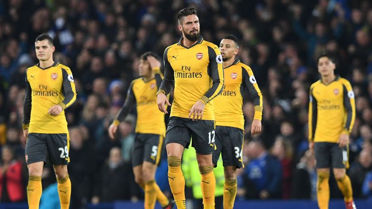 Arsenal's French striker Olivier Giroud and teammates react after Everton's English-born Welsh defender Ashley Williams scored his teams's second goal 