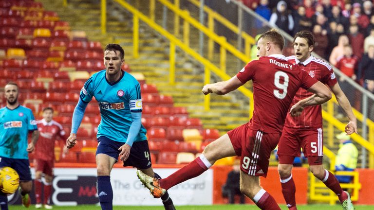 Adam Rooney scores Aberdeen's winner