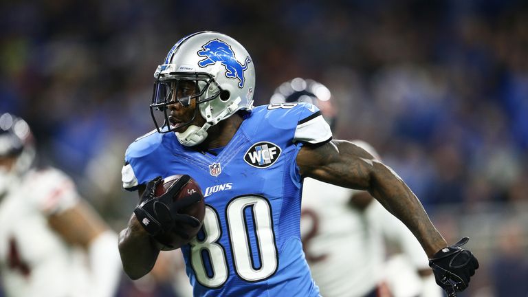 Anquan Boldin runs with the ball during the game against the Chicago Bears