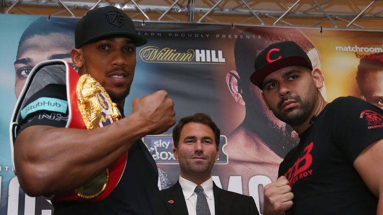 Anthony Joshua (l) and Eric Molina