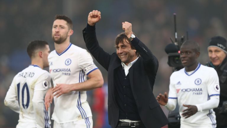 LONDON, ENGLAND - DECEMBER 17:  Antonio Conte, Manager of Chelsea (C) celebrates his sides win after the game during the Premier League match between Cryst