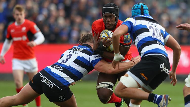 Maro Itoje of  Saracens is tackled by Max Lahiff of Bath 