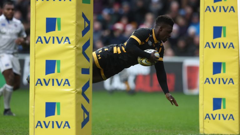 Christian Wade of Wasps dives over for his third try 
