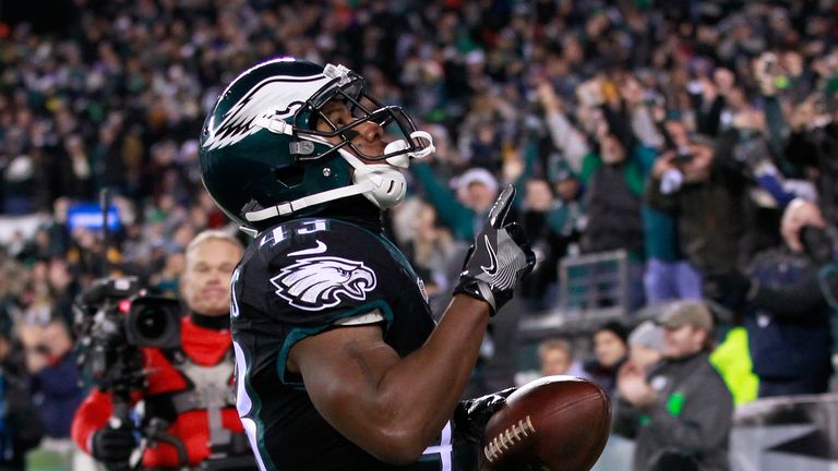 PHILADELPHIA, PA - DECEMBER 22:  Running back Darren Sproles #43 of the Philadelphia Eagles celebrates after scoring a touchdown against the New York Giant