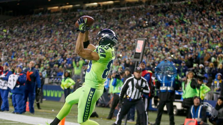 SEATTLE, WA - DECEMBER 15:  Wide receiver Doug Baldwin #89 of the Seattle Seahawks scores a touchdown catch against the Los Angeles Rams at CenturyLink Fie