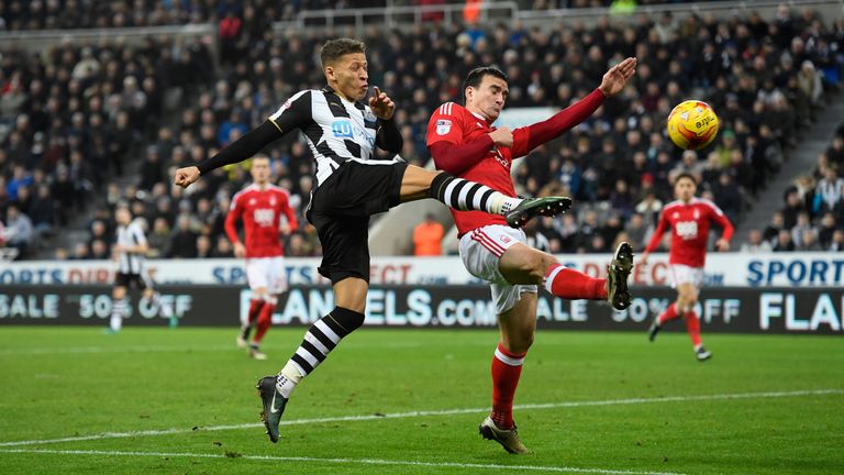 NEWCASTLE UPON TYNE, ENGLAND - DECEMBER 30:  Dwight Gayle of Newcastle (l) scores the second Newcastle goal  during the Sky Bet Championship match between 