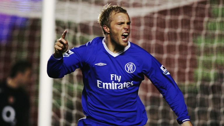 LONDON - DECEMBER 12:  Eidur Gudjohnsen of Chelsea celebrates scoring their second goal during the Barclays Premiership match between Arsenal and Chelsea 