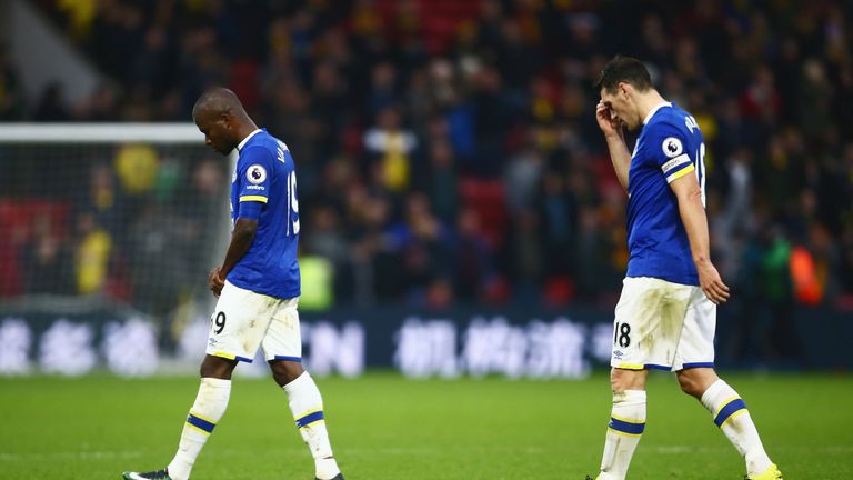 WATFORD, ENGLAND - DECEMBER 10:  Enner Valencia (L) and Gareth Barry of Everton look dejected in defeat after the Premier League match between Watford and 