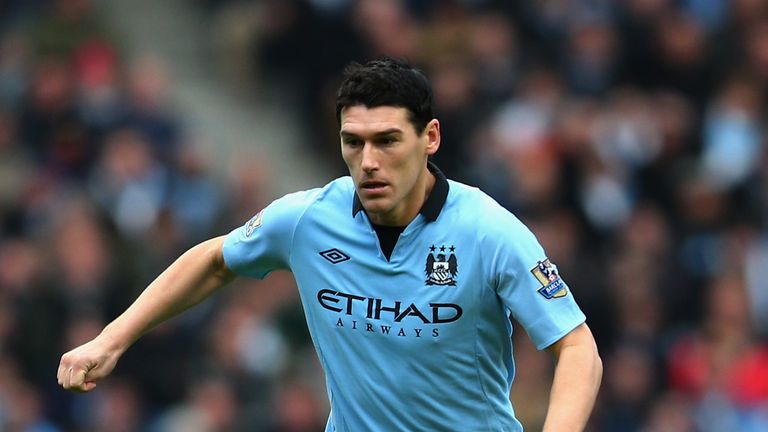 MANCHESTER, ENGLAND - DECEMBER 09:  Gareth Barry of Manchester City in action during the Barclays Premier League match between Manchester City and Manchest