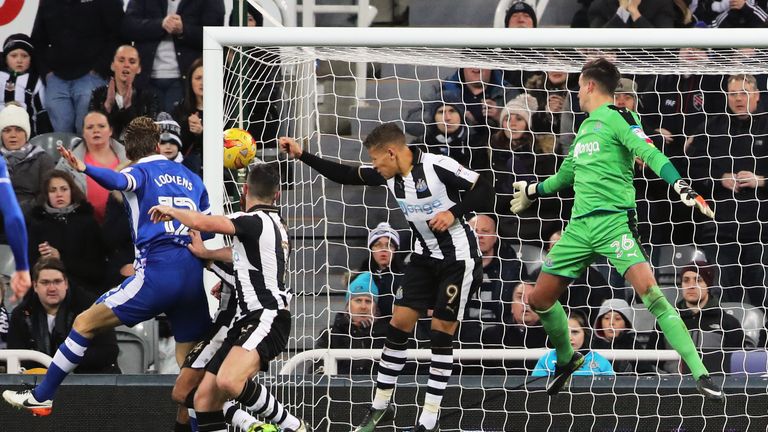 Sheffield Wednesday's Glenn Loovens scores his side's first goal of the game during the Sky Bet Championship match at St James' Park