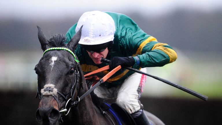 Le Prezien ridden by Barry Geraghty on their way to victory in the 188bet Graduation Chase at Exeter
