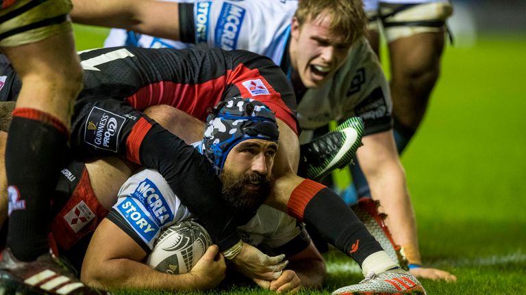 Josh Strauss scored one of two first-half tries for the Warriors