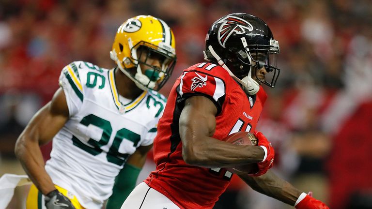 Julio Jones pulls in this reception against the Green Bay Packers