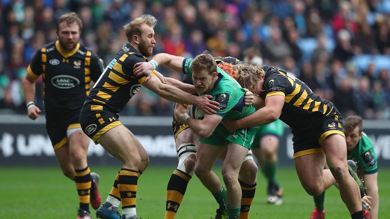 Kieran Marmion takes on the Wasps defence