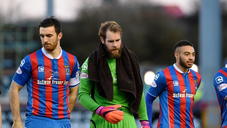 Inverness goal keeper Owain Fon Williams (C) with Ross Draper before kick-off