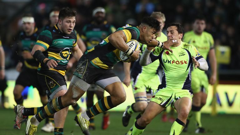  Luther Burrell  breaks clear to score a last minute try 