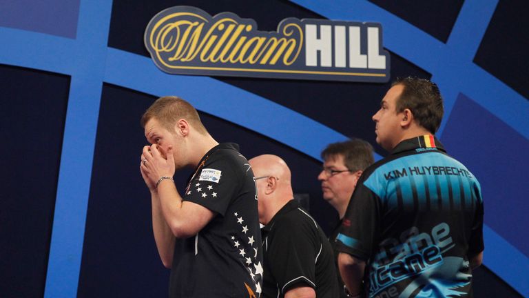 WLLIAM HILL WORLD DARTS CHAMPIONSHIP 2017.ALEXANDRA PALACE,LONDON.PIC;LAWRENCE LUSTIG.ROUND 2.KIM HUYBRECHTS V MAX HOPP.MAX HOPP IN ACTION