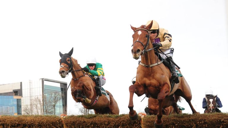 Meri Devie ridden by Ruby Walsh (right) before winning the Paddy Power ‘Only 363 Days Till Christmas’ 3-Y-O Maiden Hurdle ahead of Housesofparliament r