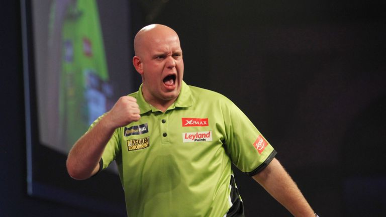 .PIC;LAWRENCE LUSTIG.ROUND 1.Michael van Gerwen  v Kim Viljanen.MICHAEL VAN GERWEN IN ACTION 