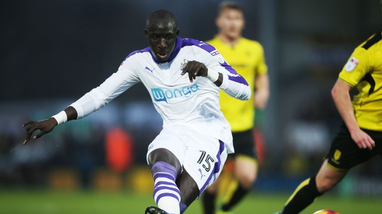 Mohamed Diame scores for Newcastle against Burton