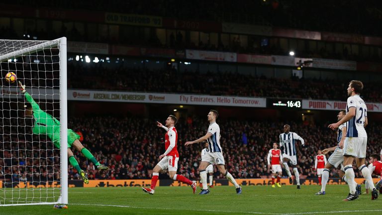 Arsenal's French striker Olivier Giroud (R) watches as West Bromwich Albion's English goalkeeper Ben Foster (L) cannot reach his header as Arsenal take the
