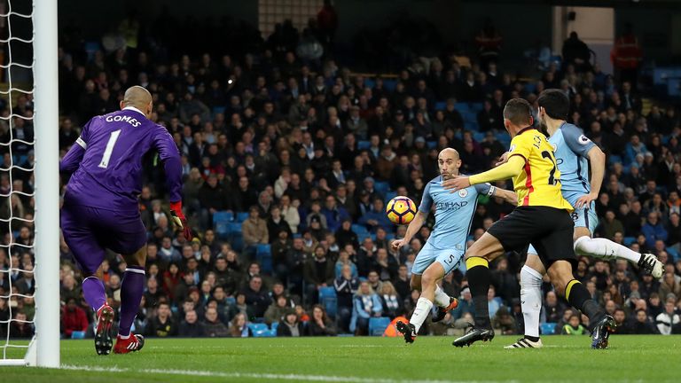 Pablo Zabaleta gives Man City the lead