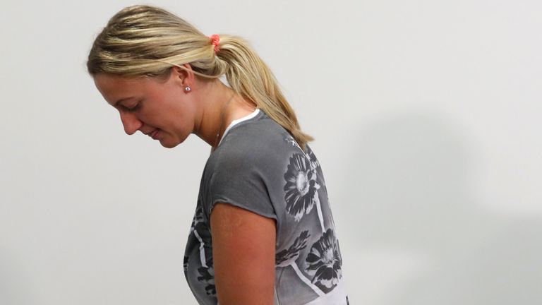 Petra Kvitova sports cast on her hand damaged in aknife attack