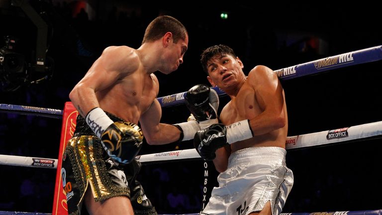 MANCHESTER ARENA.PIC;LAWRENCE LUSTIG.VACANT WBA INTERNATIONAL FEATHERWEIGHT CHAMPIONSHIP @ 9ST .SCOTT QUIGG V JOSE CAYETANO 