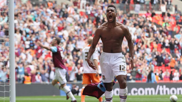 LONDON, ENGLAND - MAY 19:  Ricardo Vaz Te of West Ham celebrates his winning goal during the npower Championship - Playoff Final between West Ham United an