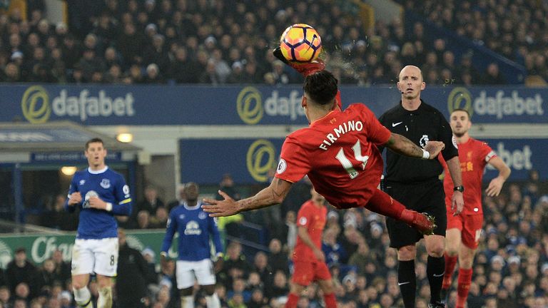 Liverpool's Brazilian midfielder Roberto Firmino shoots but fails to score during the English Premier League football match between Everton and Liverpool a