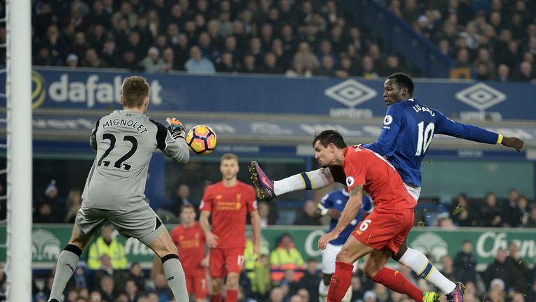 Everton's Belgian striker Romelu Lukaku (R) vies with Liverpool's Belgian goalkeeper Simon Mignolet (L) and Liverpool's Croatian defender Dejan Lovren duri