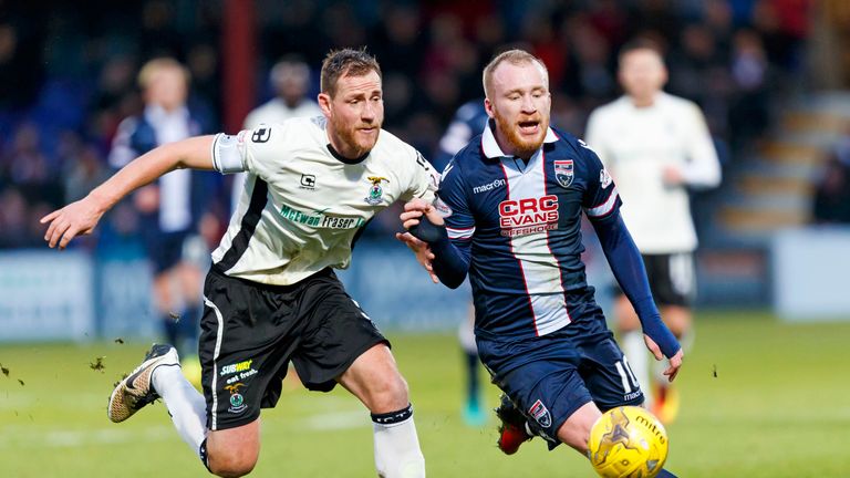 Gary Warren tangles with Liam Boyce