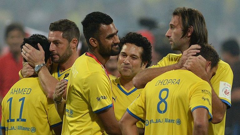 Sachin Tendulkar interacts with Blasters players including Michael Chopra after shootout loss to Atletico