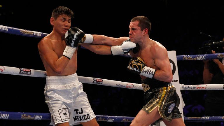 MANCHESTER ARENA.PIC;LAWRENCE LUSTIG.VACANT WBA INTERNATIONAL FEATHERWEIGHT CHAMPIONSHIP @ 9ST .SCOTT QUIGG V JOSE CAYETANO 