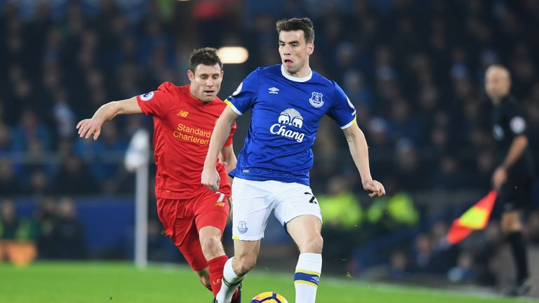 LIVERPOOL, ENGLAND - DECEMBER 19:  Seamus Coleman of Everton beats James Milner of Liverpool to the ball during the Premier League match between Everton an