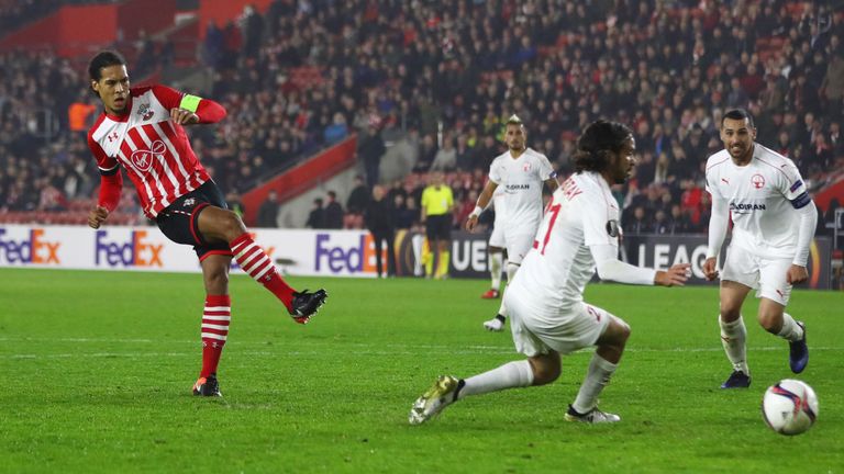 SOUTHAMPTON, ENGLAND - DECEMBER 08:  Virgil van Dijk of Southampton (L) scores their first goal and equalising goal during the UEFA Europa League Group K m