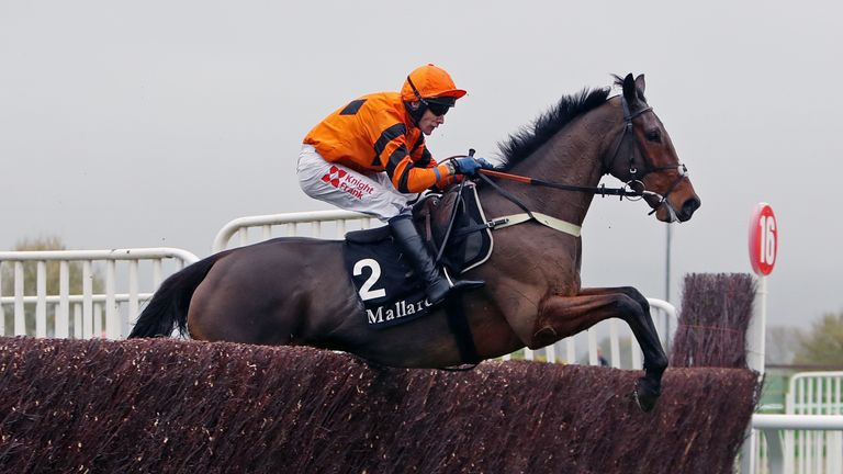 Thistlecrack ridden by Tom Scudamore in the mallardjewellers.com Novices' Chase during the BetVictor Gold Cup Day of The Open Festival at Cheltenham Raceco