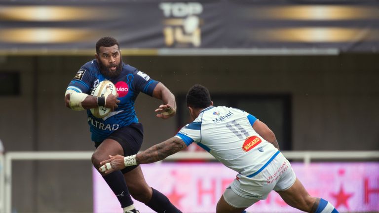 Timoci Nagusa (L) vies with Castres Samoan winger David Smith 
