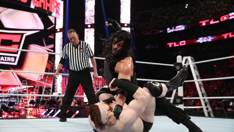 WWE TLC 2015 - Roman Reigns v Sheamus