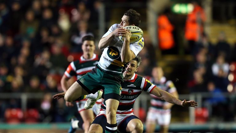 Jamie Elliott takes a high ball for Northampton Saints