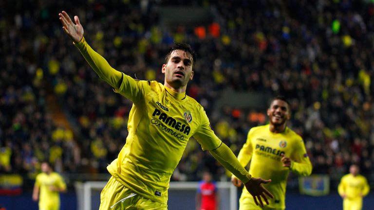Villarreal's midfielder Manu Trigueros celebrates his goal against Steaua Bucharest