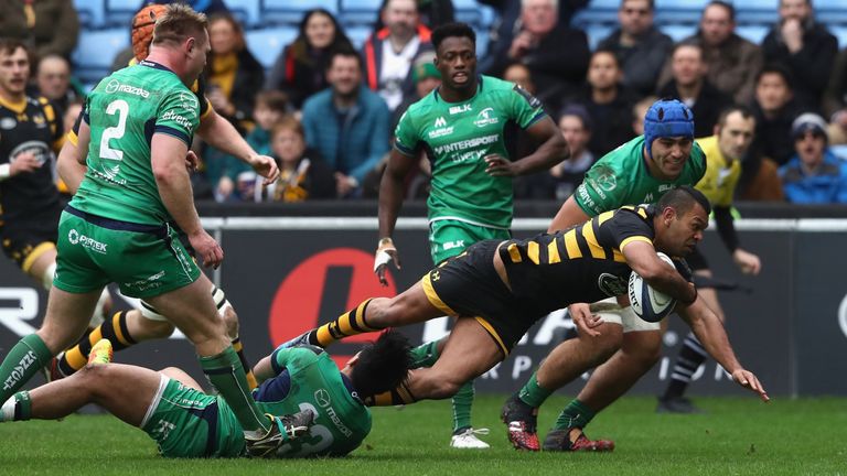 Kurtley Beale dives over to score the first try on his Wasps debut