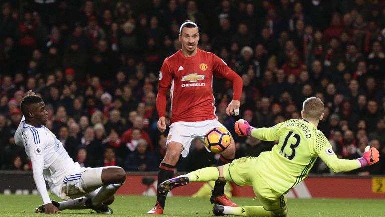 Manchester United's Swedish striker Zlatan Ibrahimovic (C) lifts the ball over Sunderland's English goalkeeper Jordan Pickford (R) to score their second go
